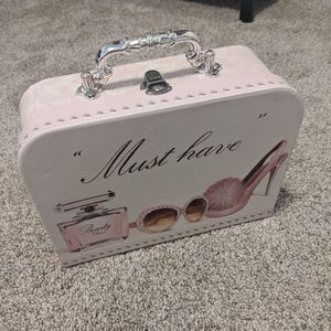 "must have" store box